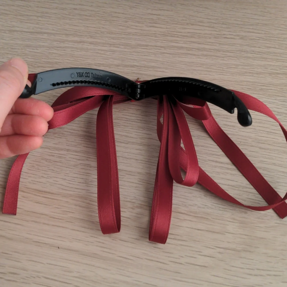 Hair clip red
